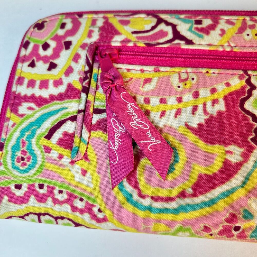Vera Bradley Capri Melon Pink Paisley Quilted Large Zip Travel Organizer Wallet - Picture 2 of 11